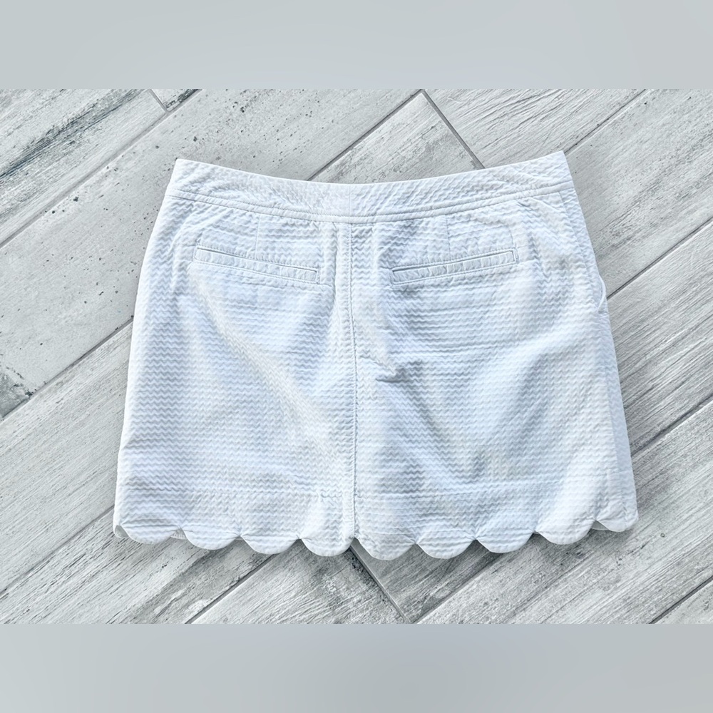 Lilly Pulitzer Textured White Scalloped Hem Skort - size 4 - Picture 2 of 5
